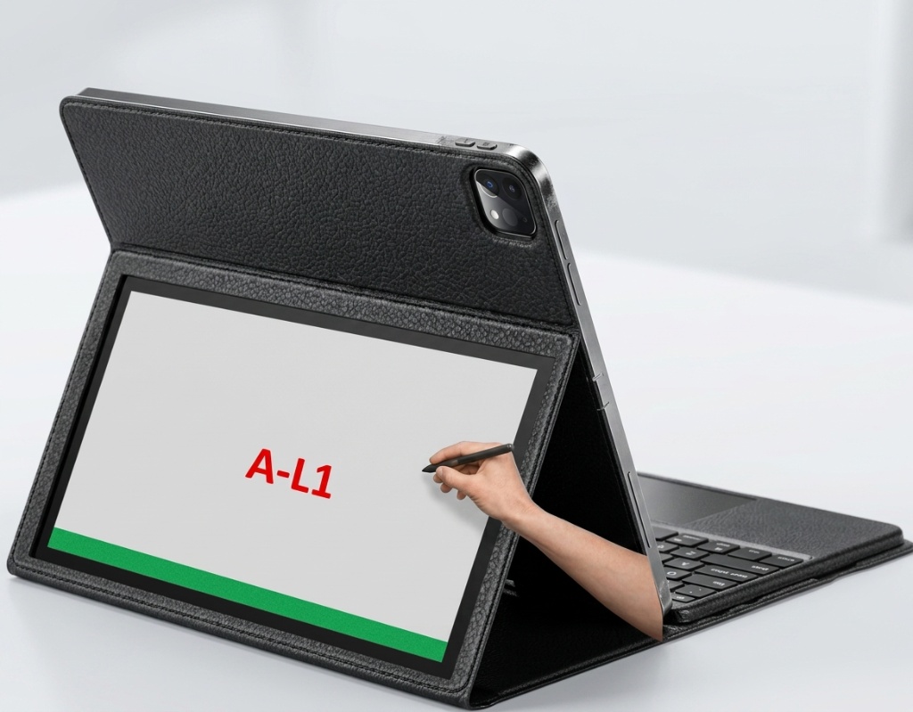 ZEP-X PC·3 — tablette dans un folio cuir noir, écran e-ink A-L1 rouge, main tenant le stylet